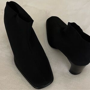 Liz Claiborne Stretch slip on Dress Ankle Boots.  Size 7.5